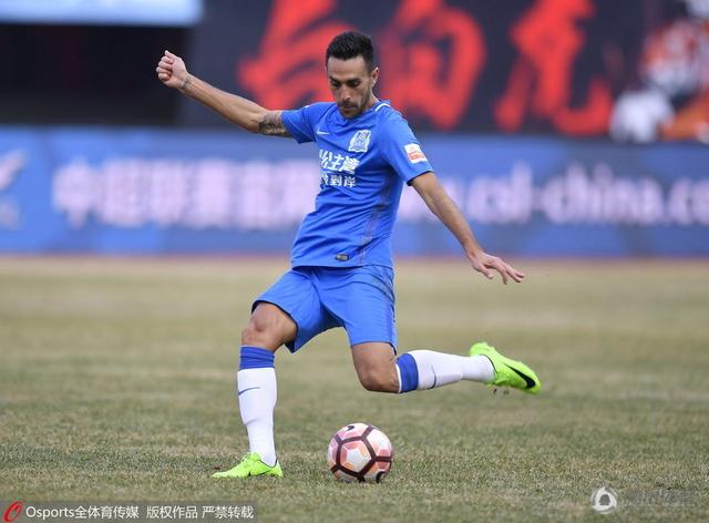 此前“The Athletic”报道，英力士收购曼联25%股份之后，将任命新的体育总监，以及转会部门负责人。